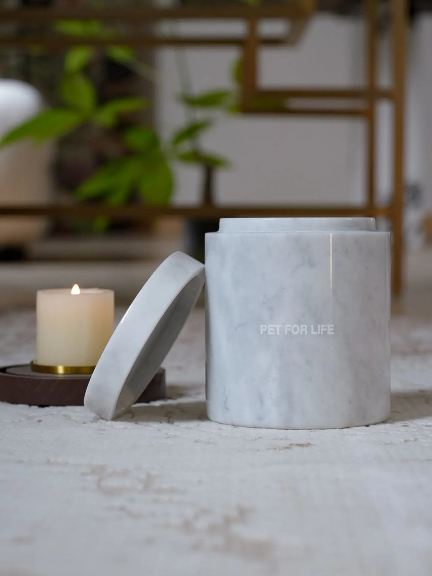 ETERNA en Minnepote Urne med egenskaper av marmor og designet av Pet for Life