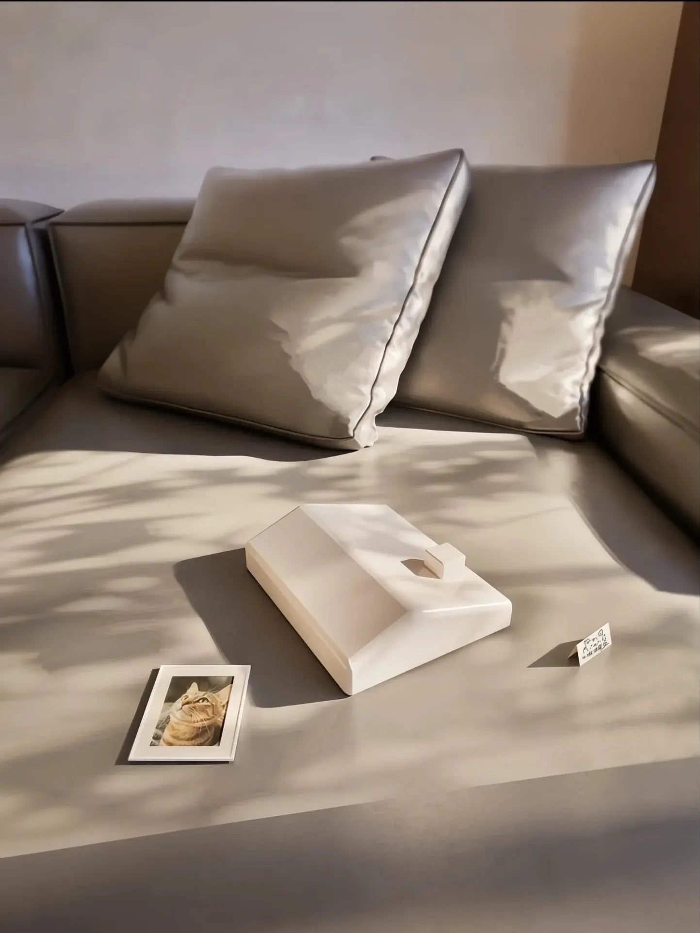 Lumen en Minnepote Urne med egenskaper av Preorder og designet av HUSH