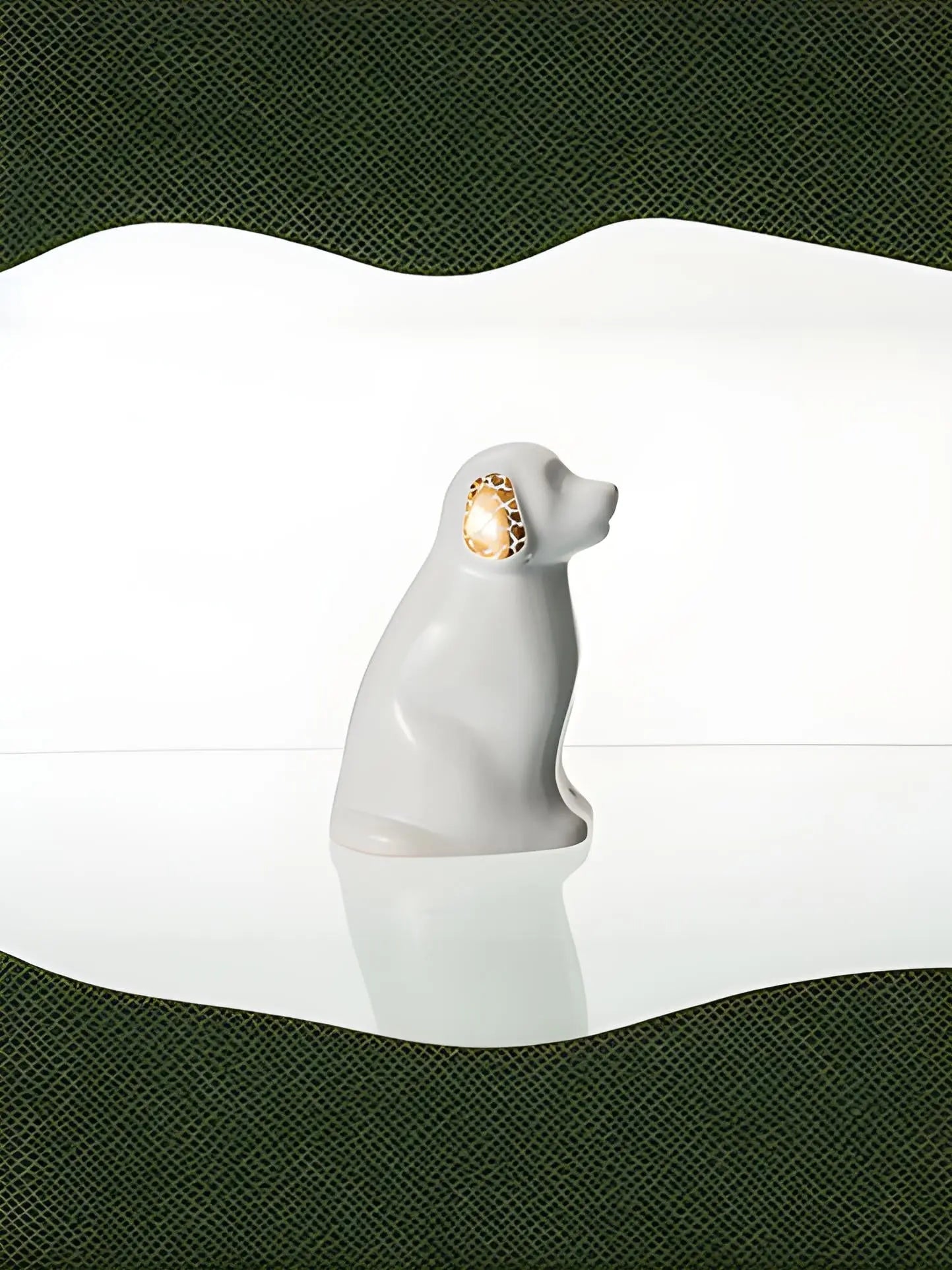 Cuddle en Minnepote Urne med egenskaper av keramikk og designet av Pulvis