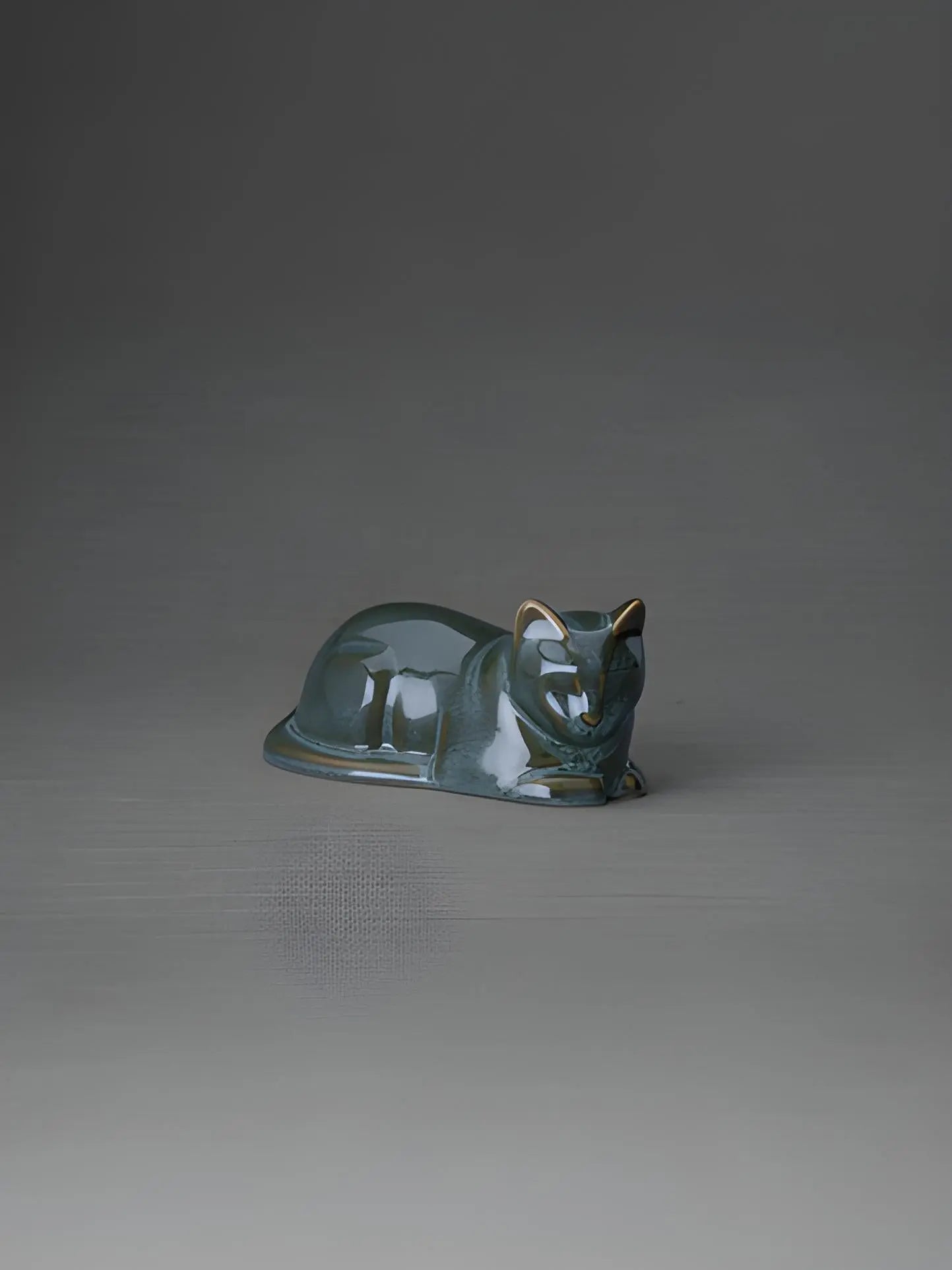 Katt en Minnepote Urne med egenskaper av keramikk og designet av Pulvis