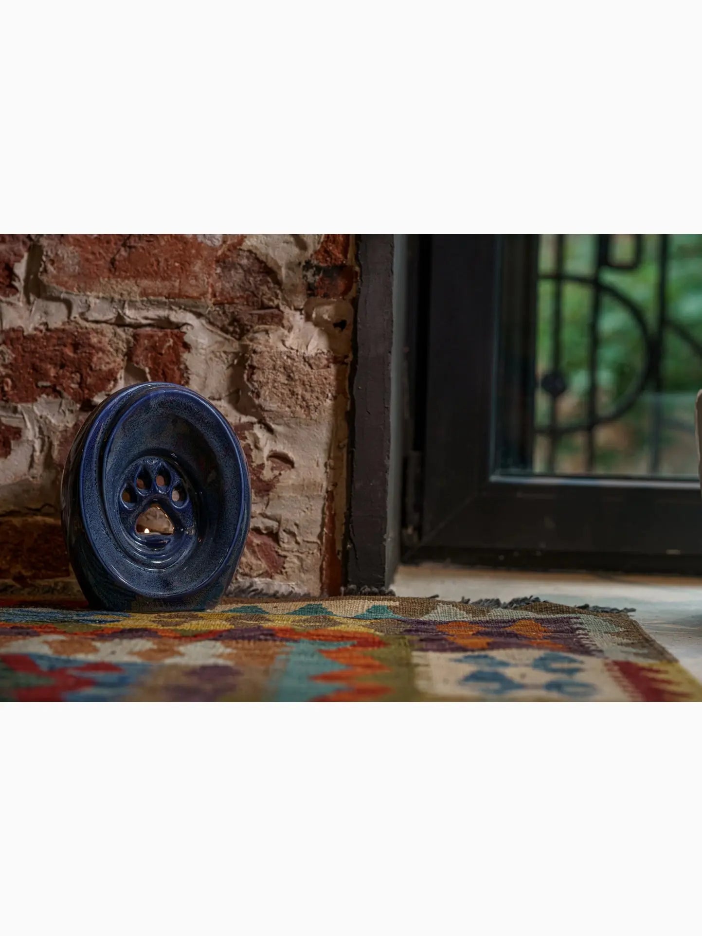 Pote en Minnepote Urne med egenskaper av keramikk og designet av Pulvis