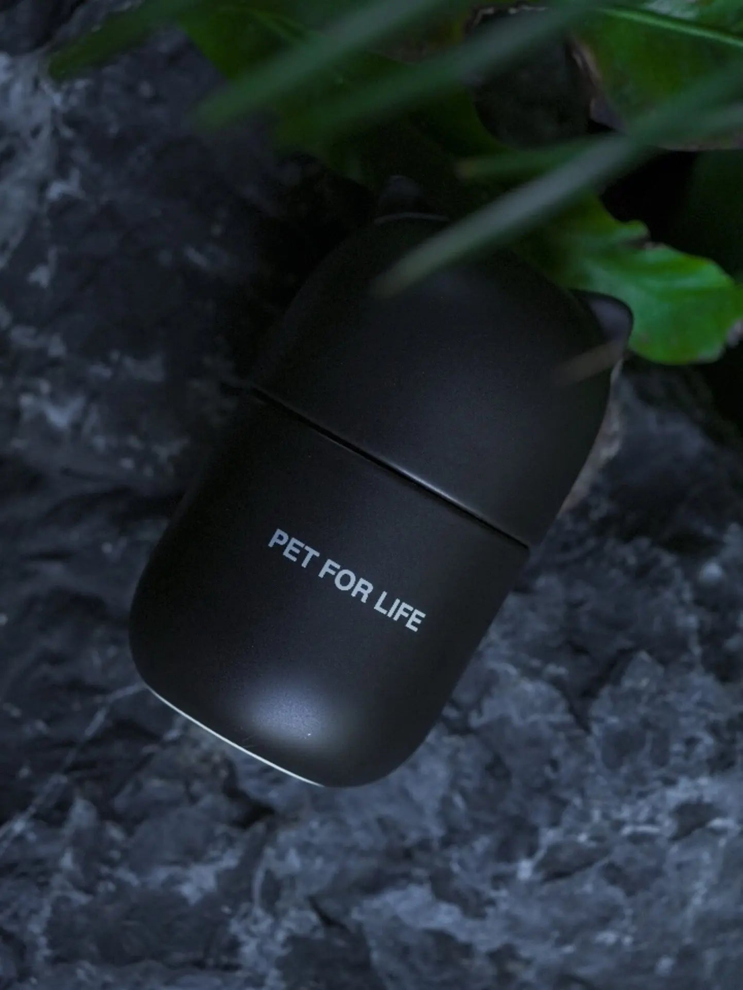 Purr en Minnepote Urne med egenskaper av keramikk og designet av Pet for Life