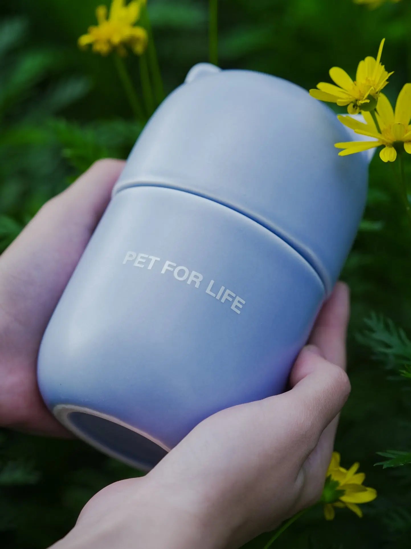 Purr en Minnepote Urne med egenskaper av keramikk og designet av Pet for Life