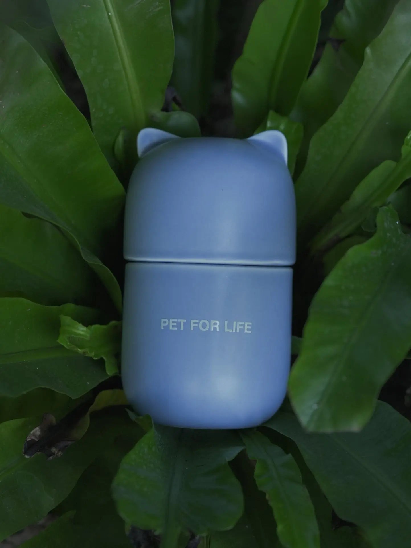 Purr en Minnepote Urne med egenskaper av keramikk og designet av Pet for Life