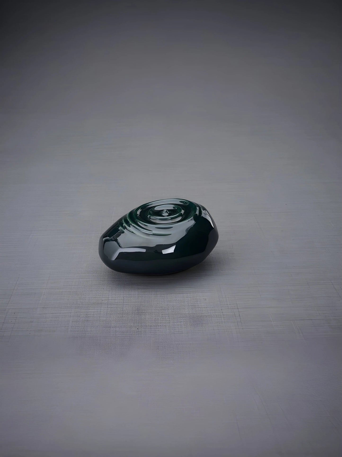 Resonance en Minnepote Urne med egenskaper av keramikk og designet av Pulvis